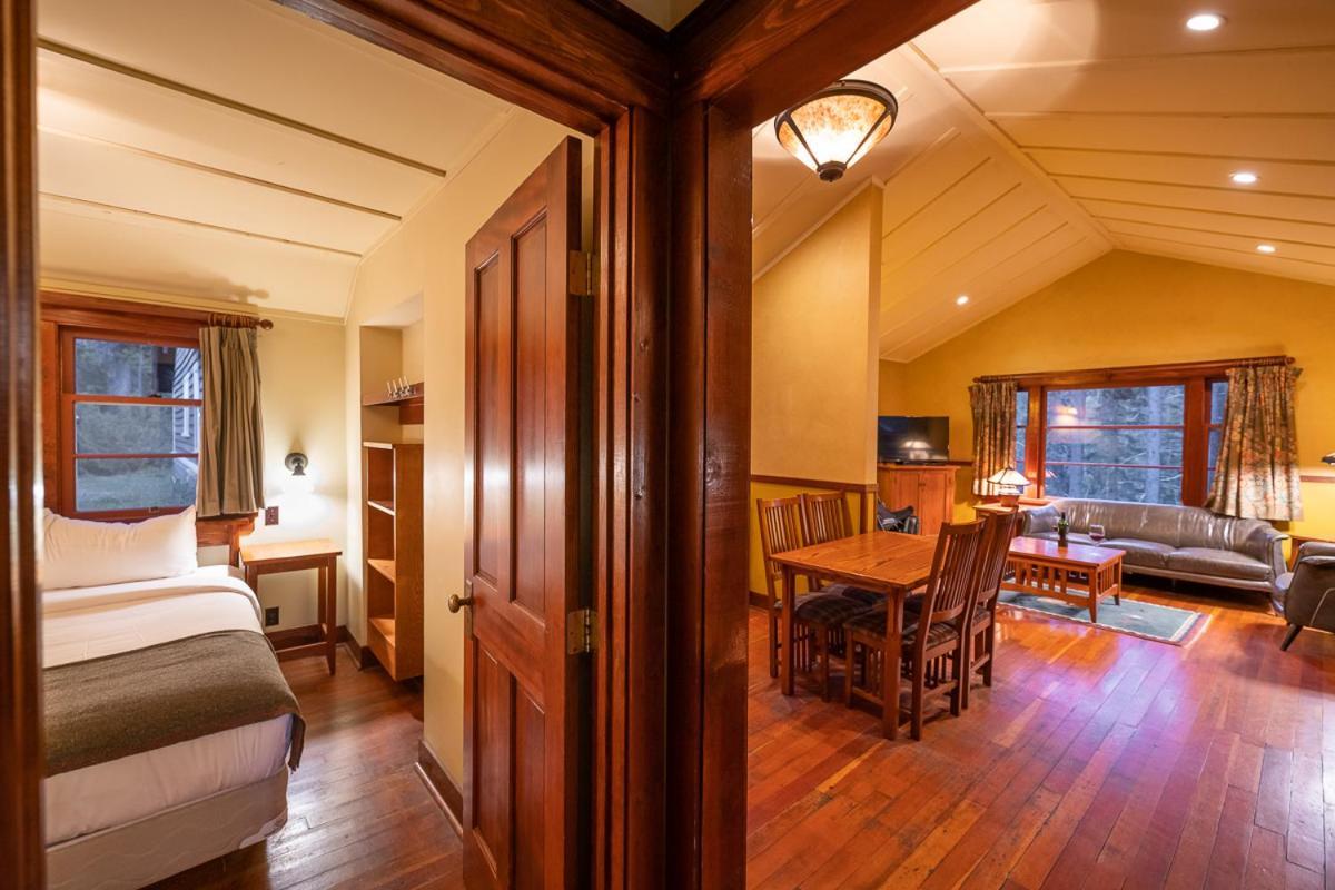 Johnston Canyon Lodge & Bungalows Castle Junction Exterior foto