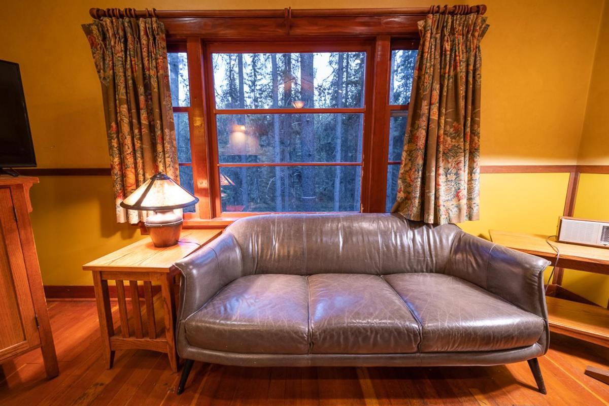 Johnston Canyon Lodge & Bungalows Castle Junction Exterior foto
