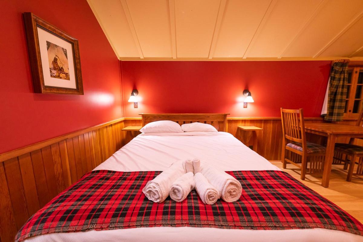 Johnston Canyon Lodge & Bungalows Castle Junction Exterior foto