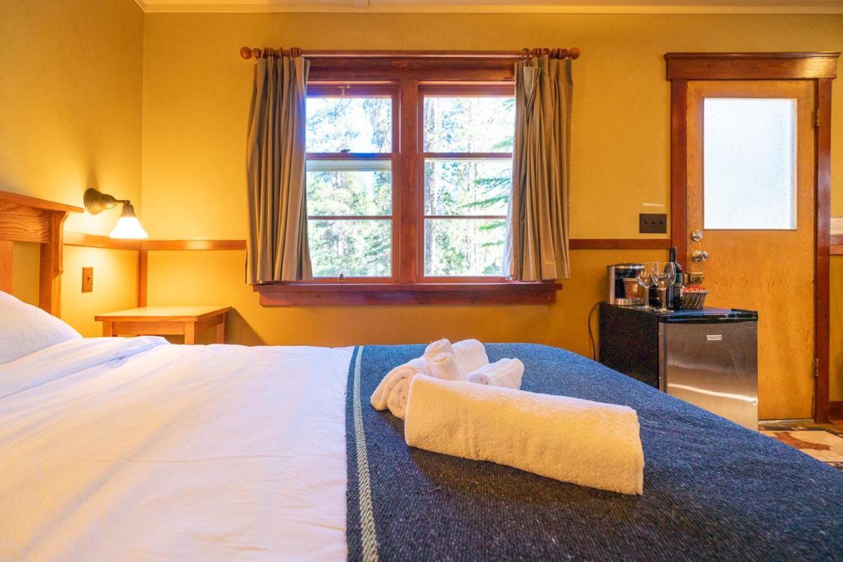 Johnston Canyon Lodge & Bungalows Castle Junction Exterior foto