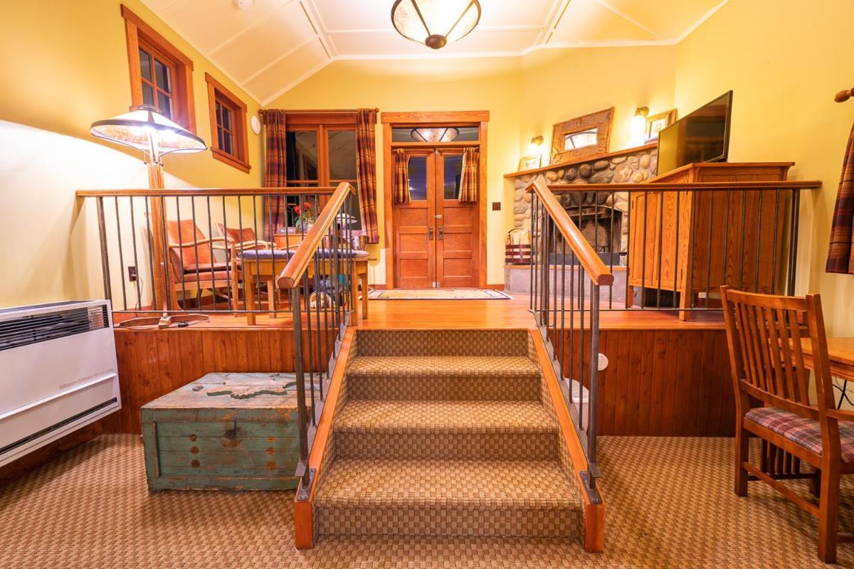 Johnston Canyon Lodge & Bungalows Castle Junction Exterior foto
