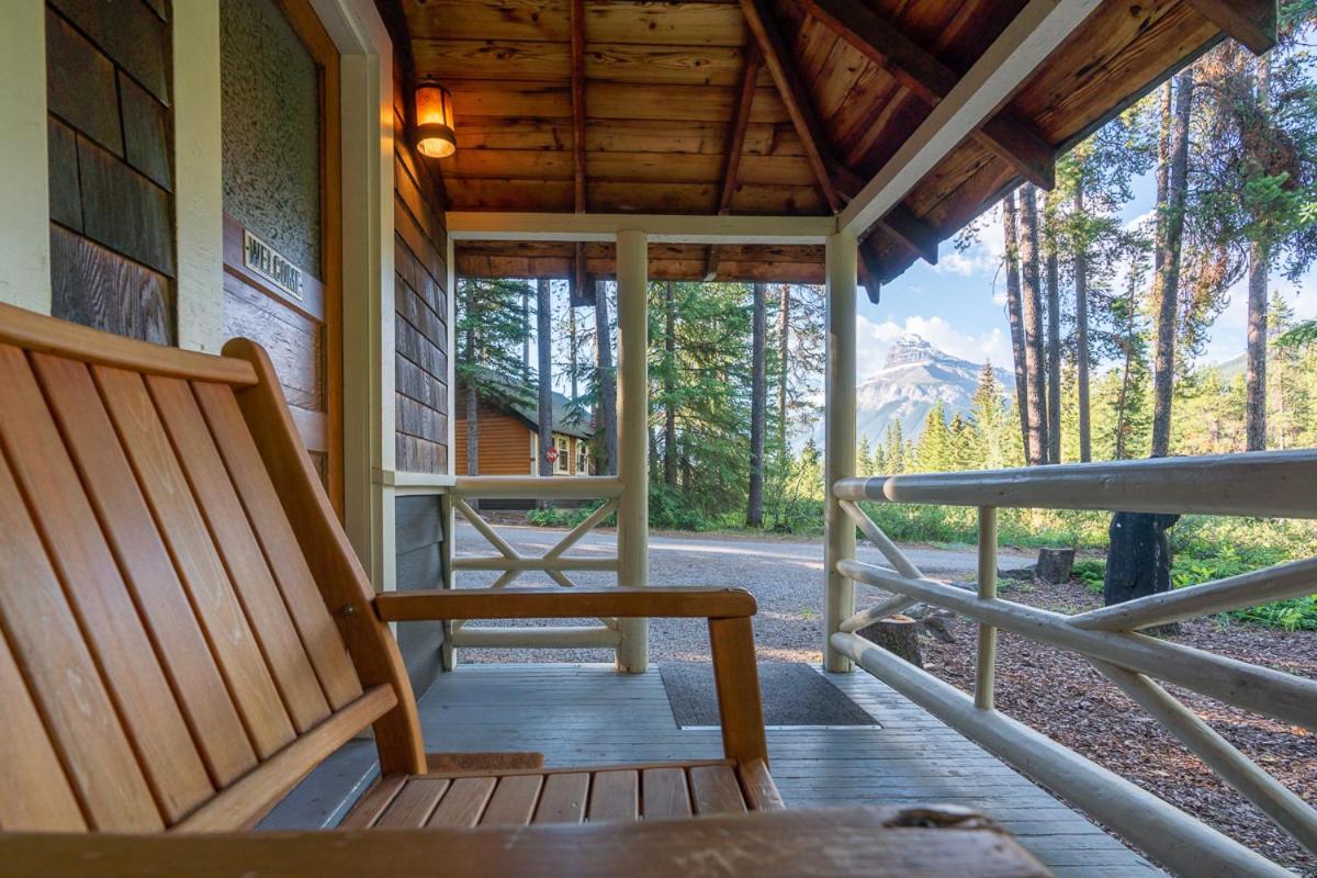 Johnston Canyon Lodge & Bungalows Castle Junction Exterior foto