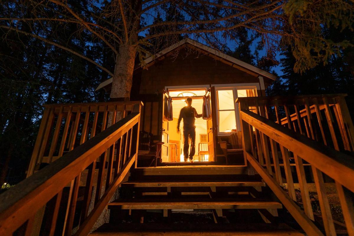 Johnston Canyon Lodge & Bungalows Castle Junction Exterior foto