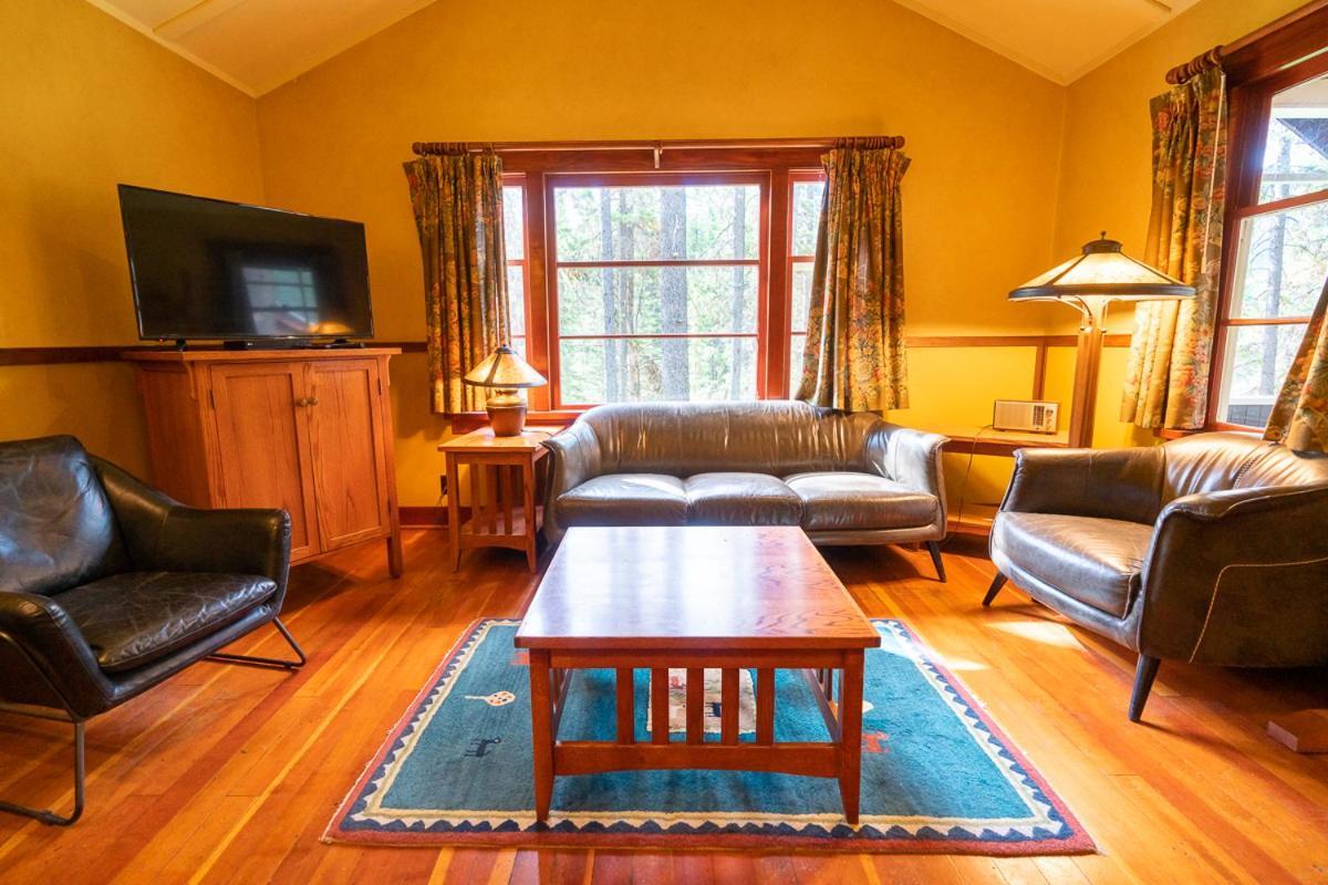 Johnston Canyon Lodge & Bungalows Castle Junction Exterior foto