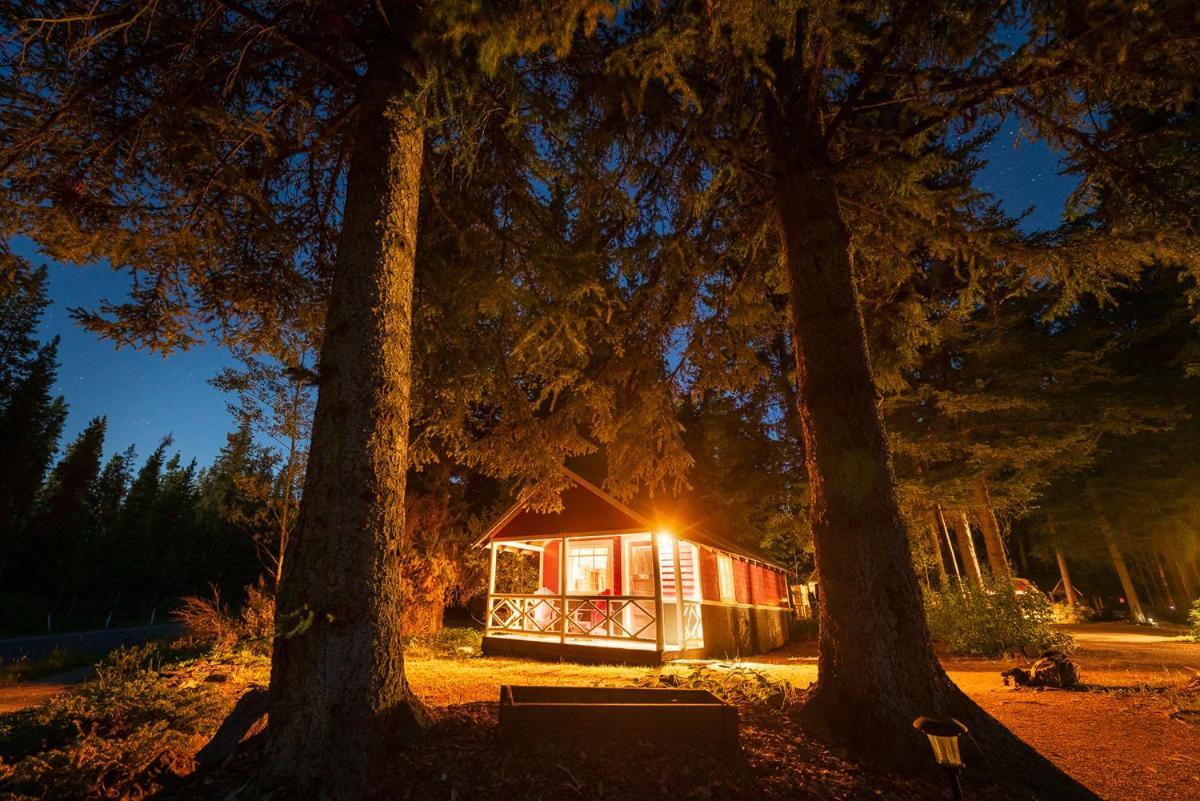 Johnston Canyon Lodge & Bungalows Castle Junction Exterior foto