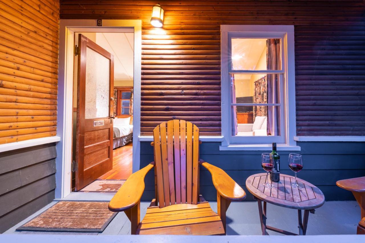Johnston Canyon Lodge & Bungalows Castle Junction Exterior foto