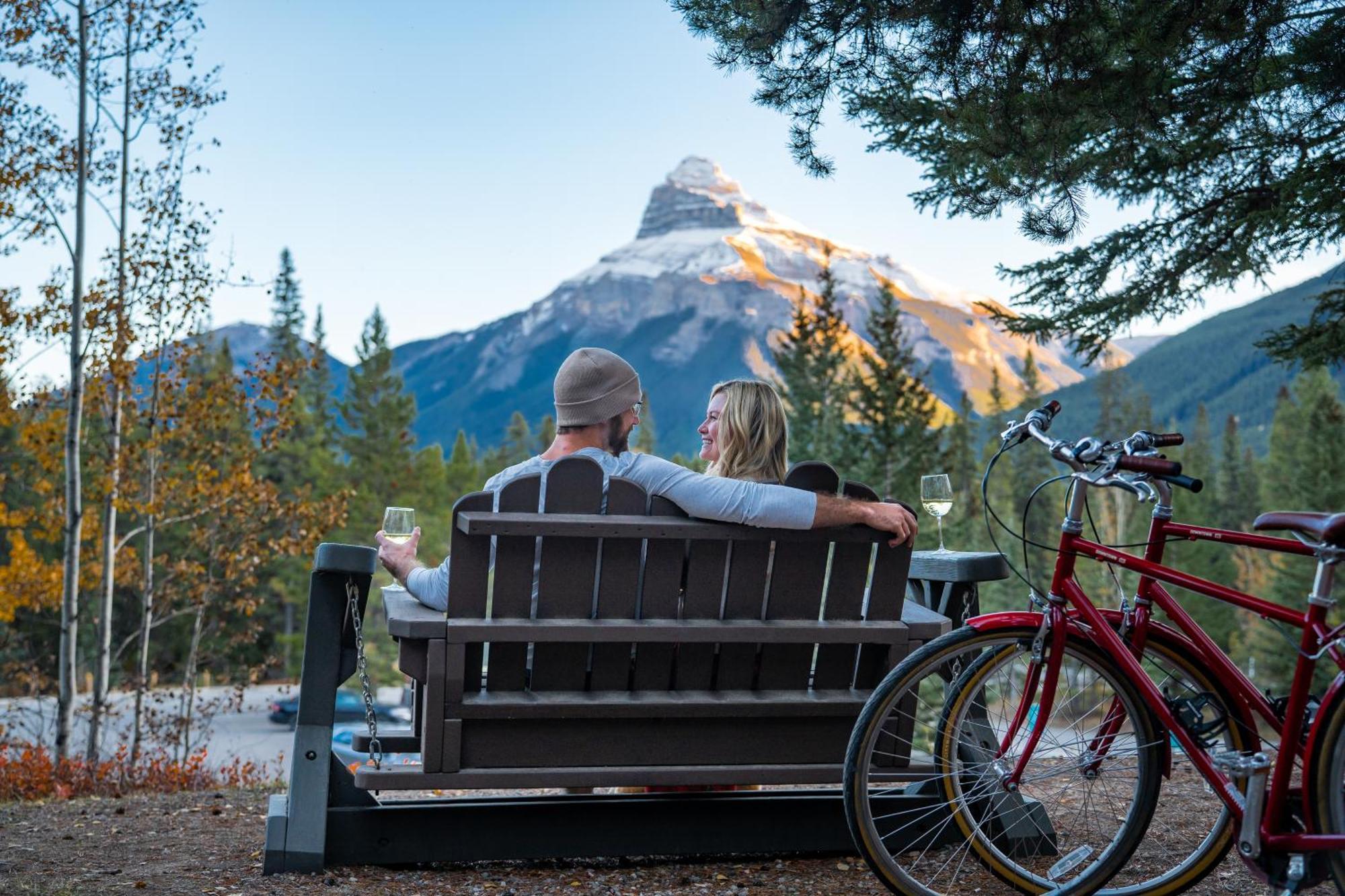 Johnston Canyon Lodge & Bungalows Castle Junction Exterior foto