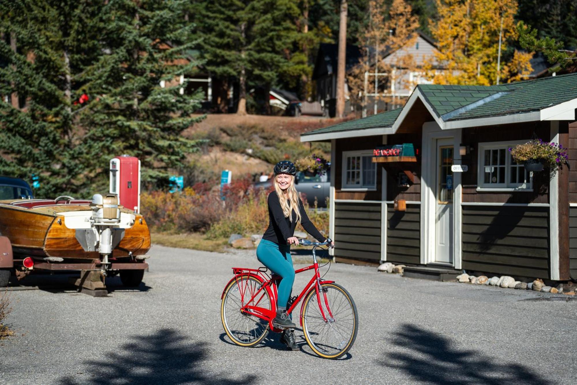Johnston Canyon Lodge & Bungalows Castle Junction Exterior foto