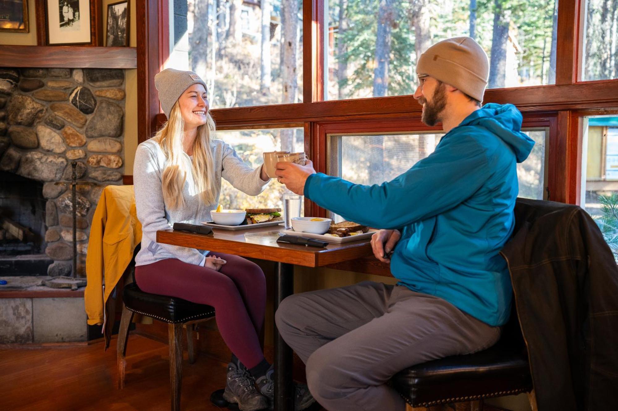 Johnston Canyon Lodge & Bungalows Castle Junction Exterior foto