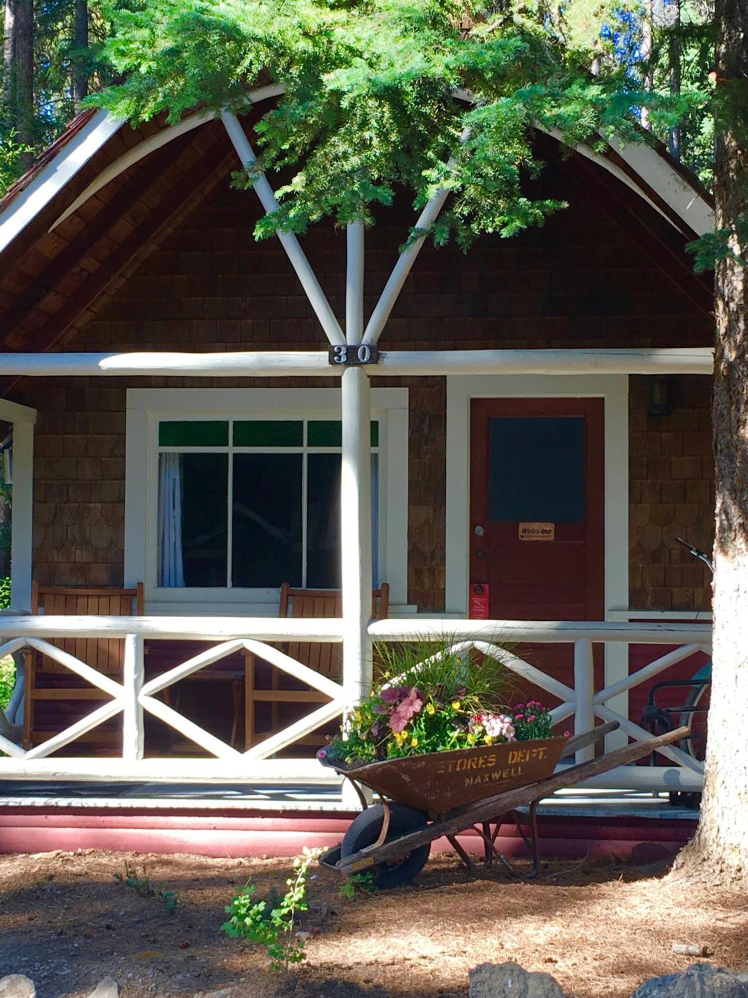 Johnston Canyon Lodge & Bungalows Castle Junction Exterior foto